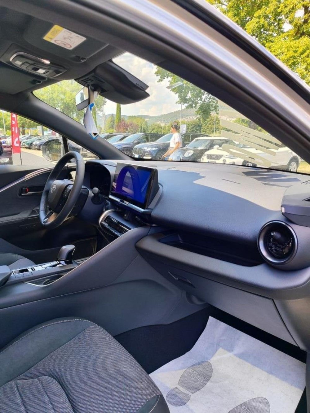 Toyota Toyota C-HR nuova a Perugia (5)