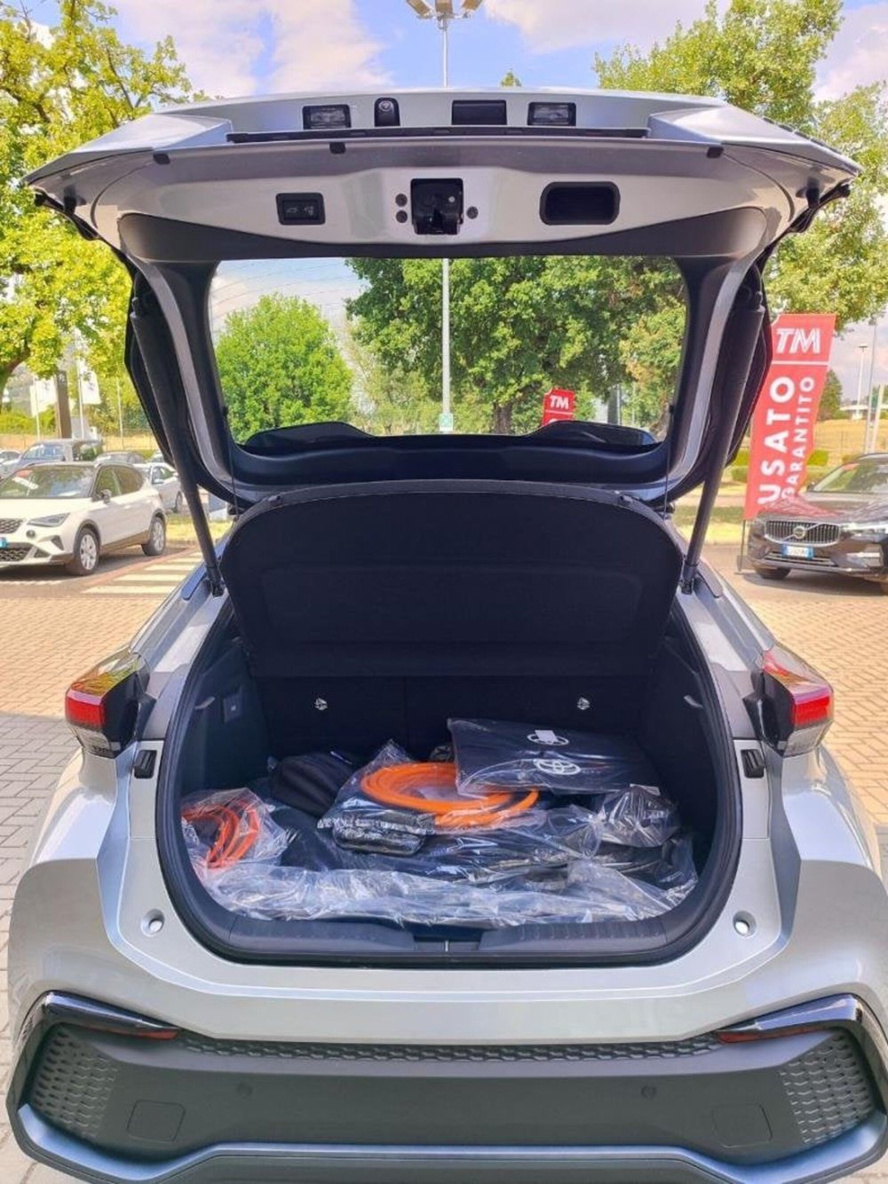Toyota Toyota C-HR nuova a Perugia (9)