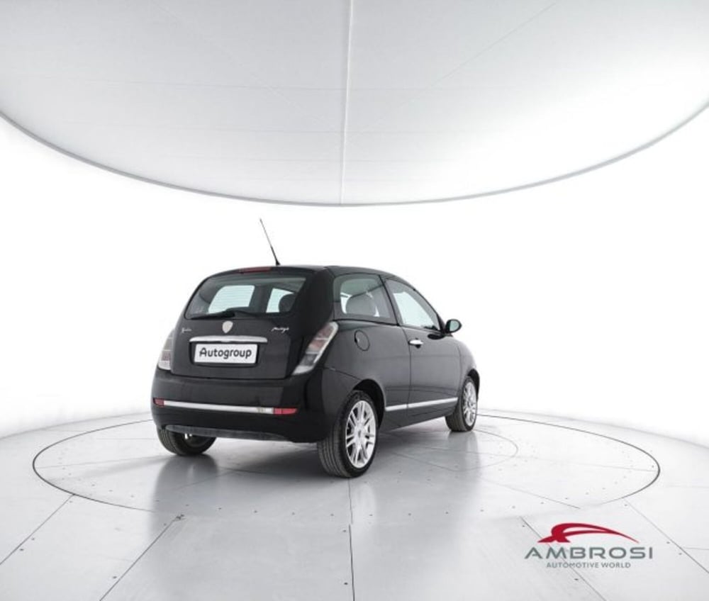 Lancia Ypsilon usata a Perugia (3)