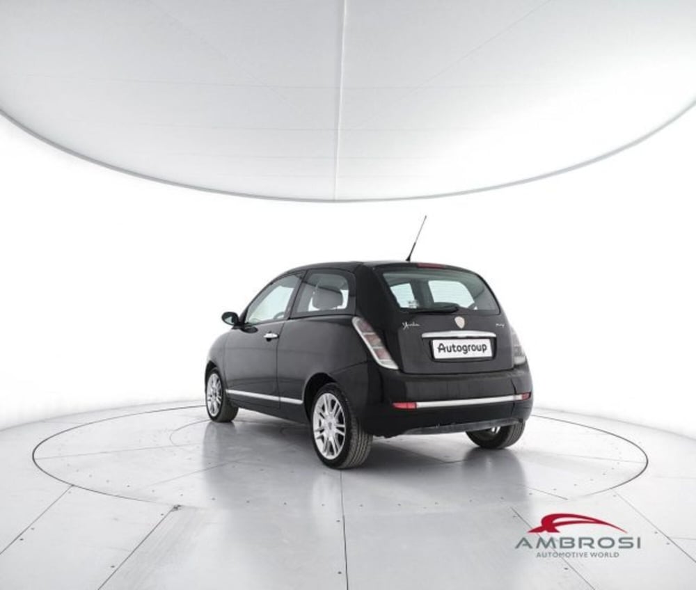 Lancia Ypsilon usata a Perugia (4)