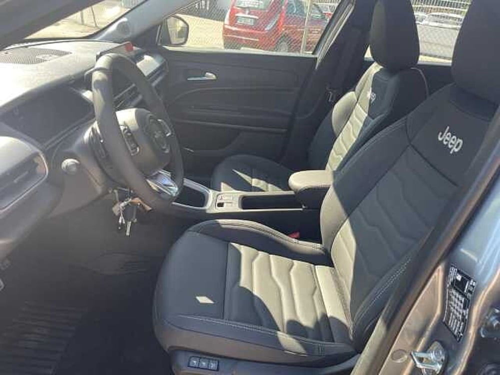 Jeep Avenger nuova a Roma (15)