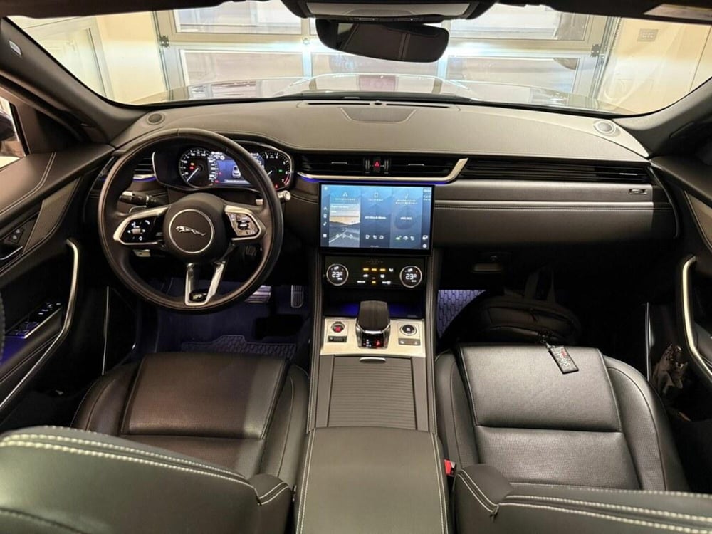 Jaguar F-Pace usata a Varese (7)