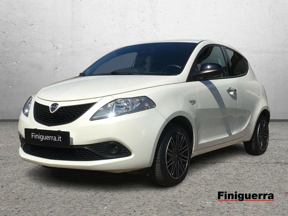 Lancia Ypsilon usata a Lecco