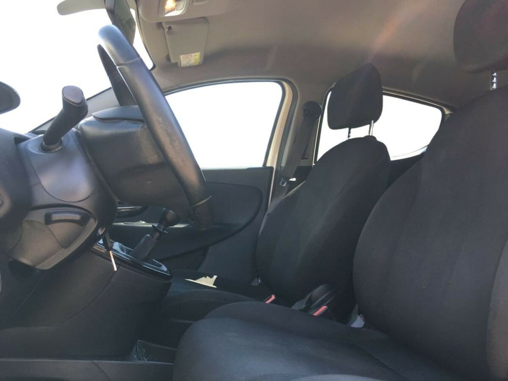 Lancia Ypsilon usata a Lecco (10)