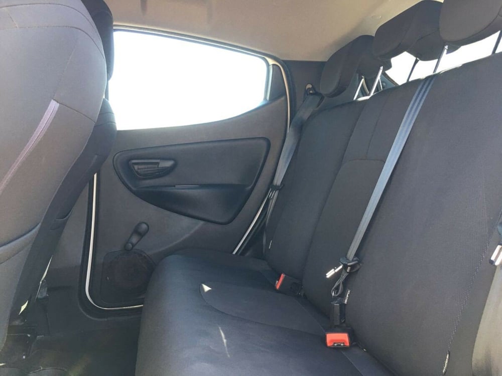 Lancia Ypsilon usata a Lecco (11)