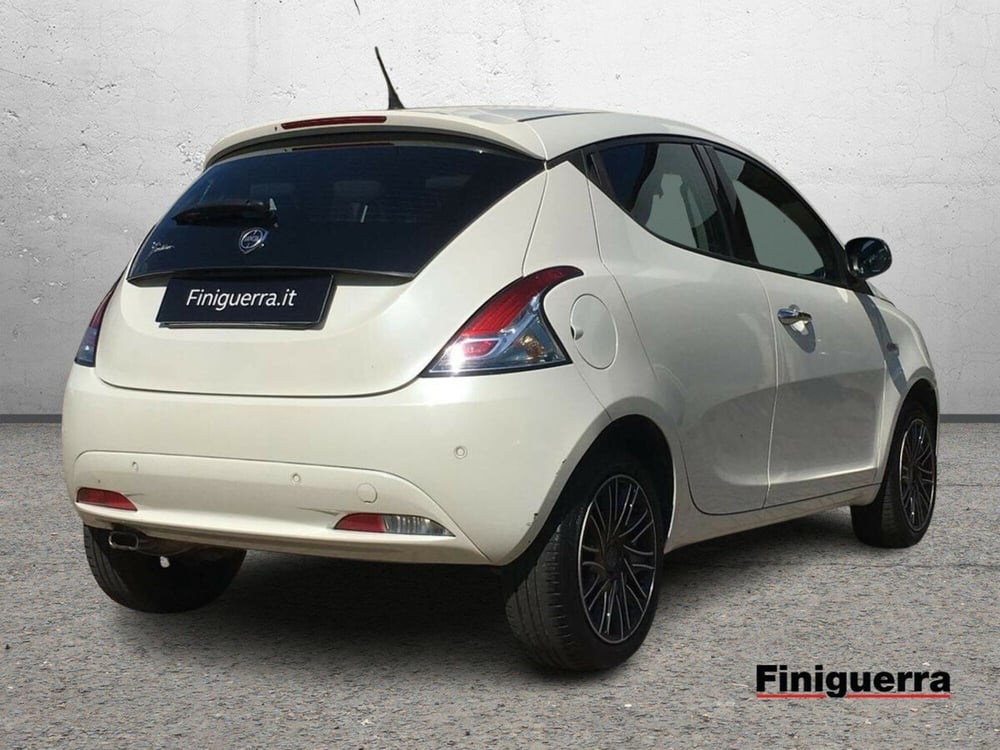 Lancia Ypsilon usata a Lecco (4)