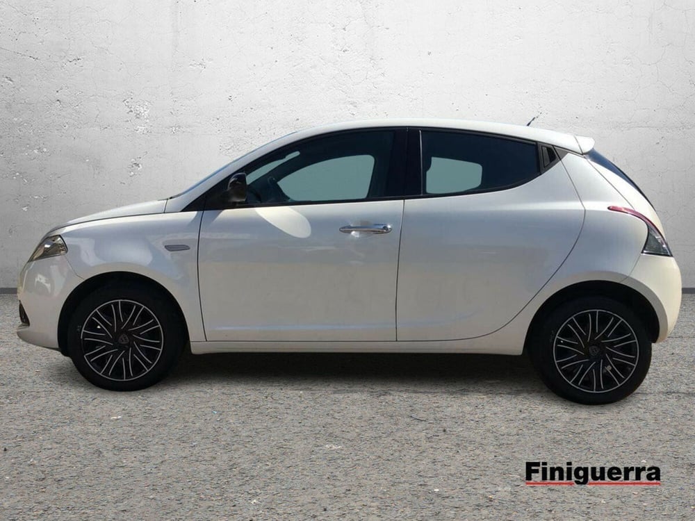Lancia Ypsilon usata a Lecco (6)