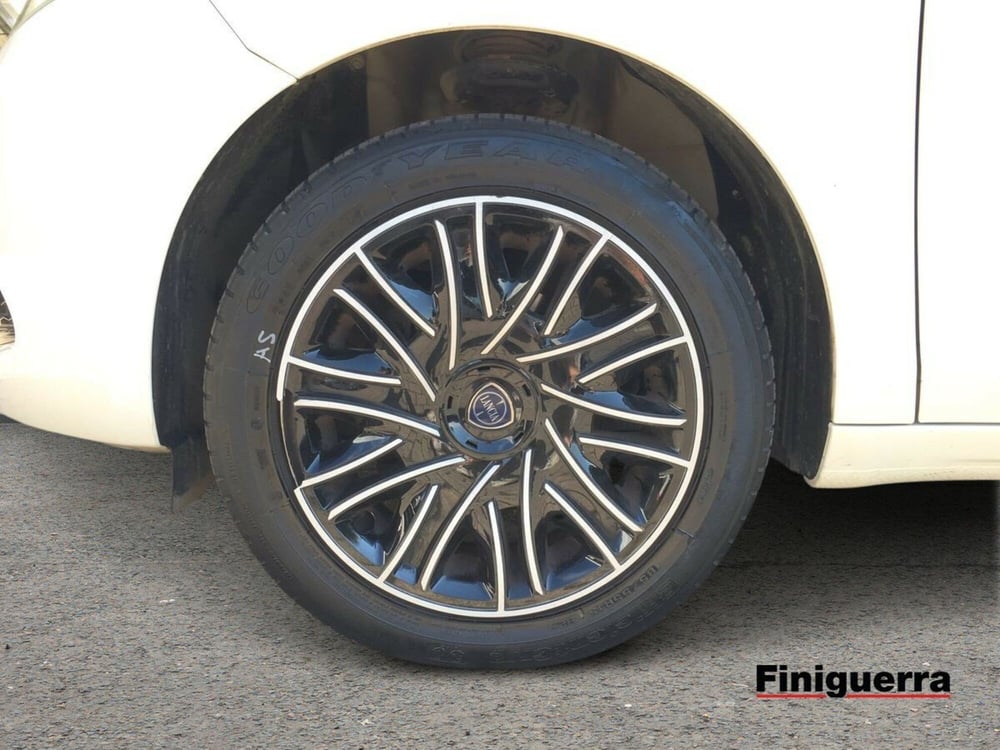 Lancia Ypsilon usata a Lecco (7)
