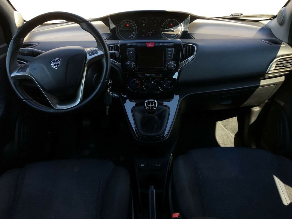 Lancia Ypsilon usata a Lecco (8)