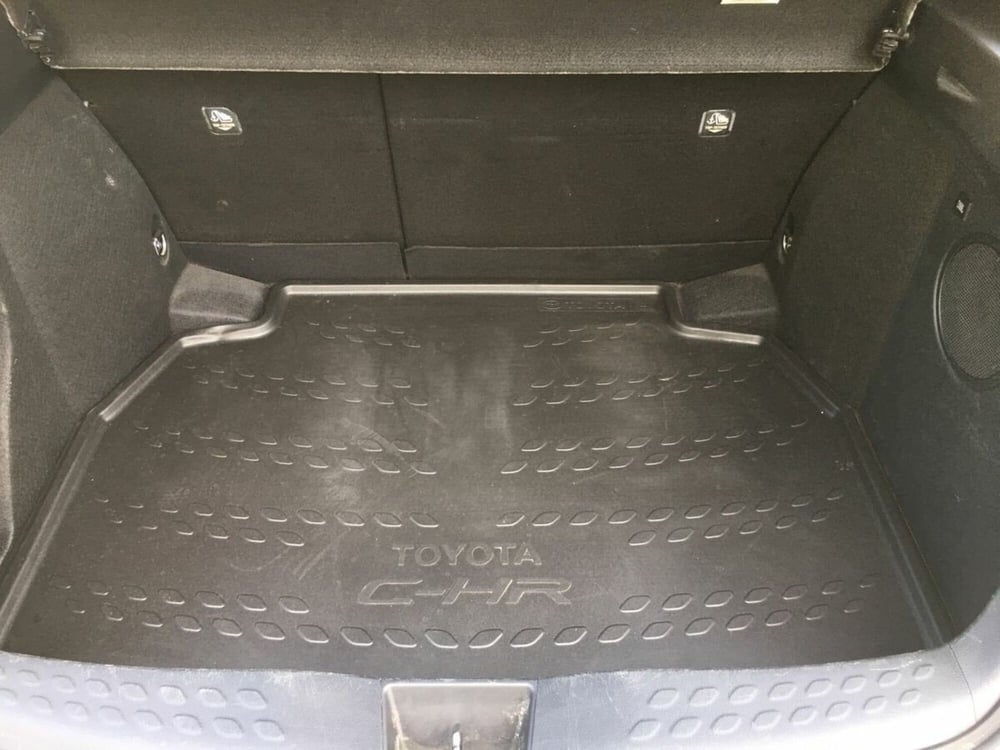 Toyota Toyota C-HR usata a Lecco (13)