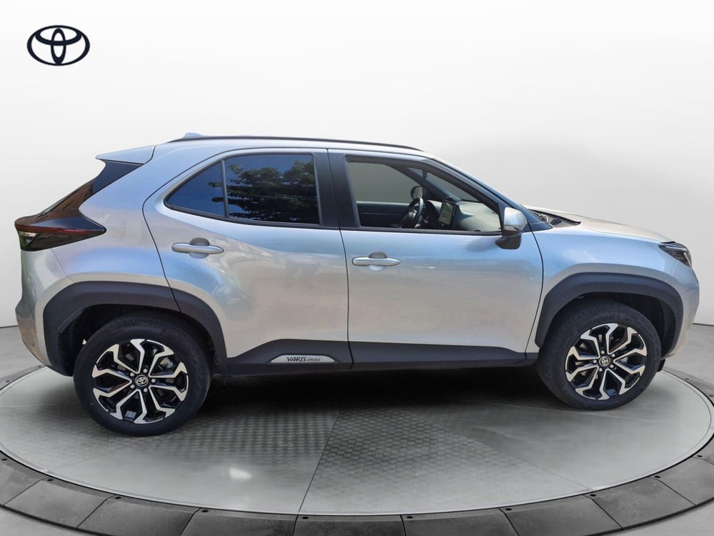 Toyota Yaris Cross usata a Como (8)