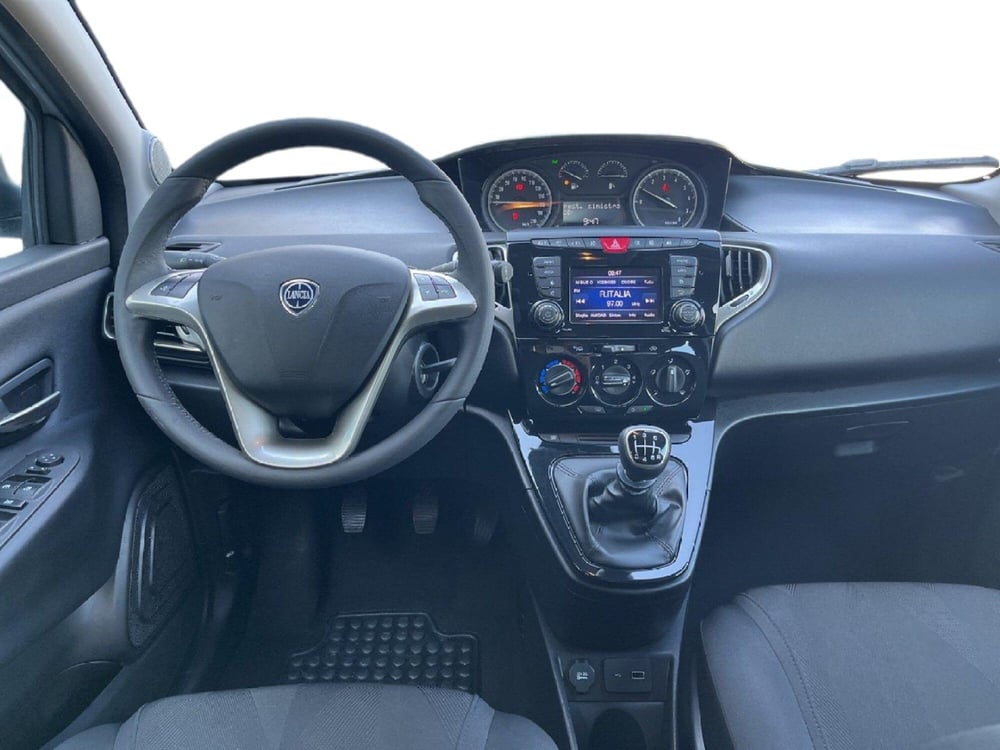 Lancia Ypsilon usata a Torino (10)