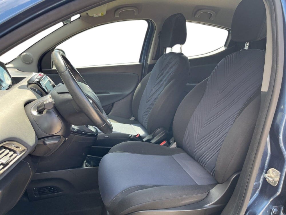 Lancia Ypsilon usata a Torino (10)