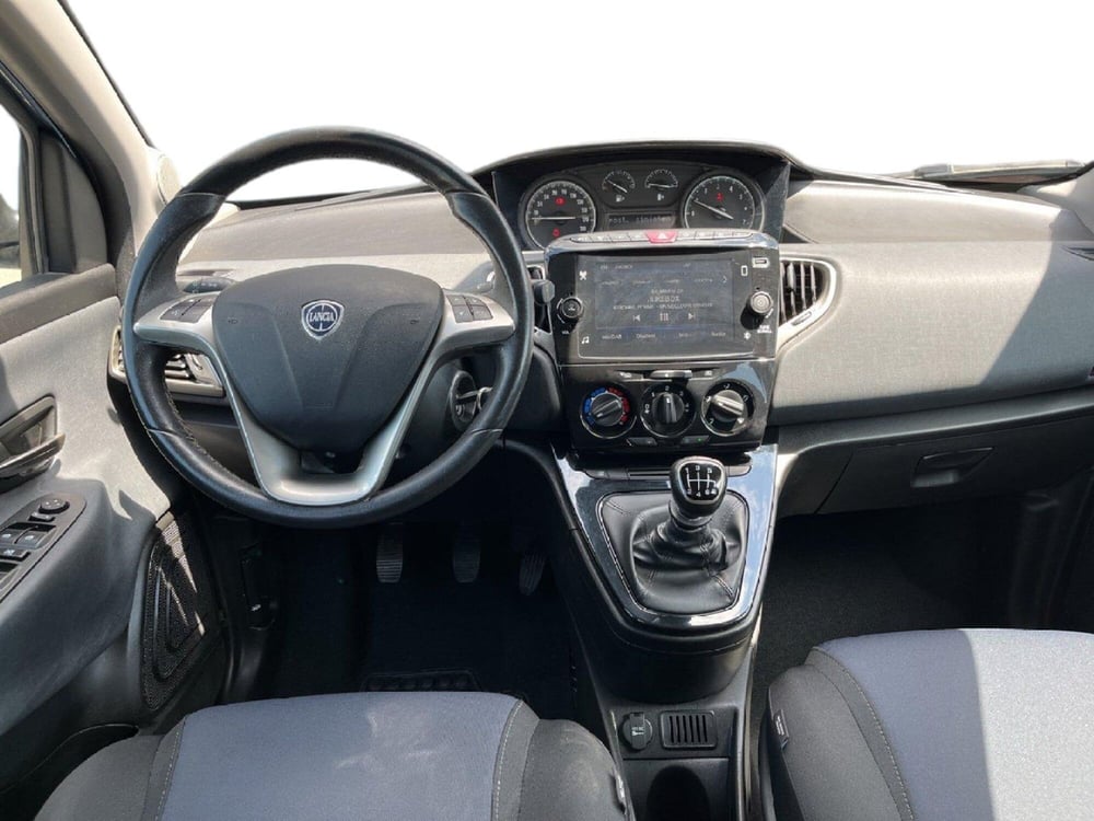 Lancia Ypsilon usata a Torino (11)