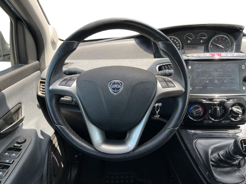 Lancia Ypsilon usata a Torino (12)