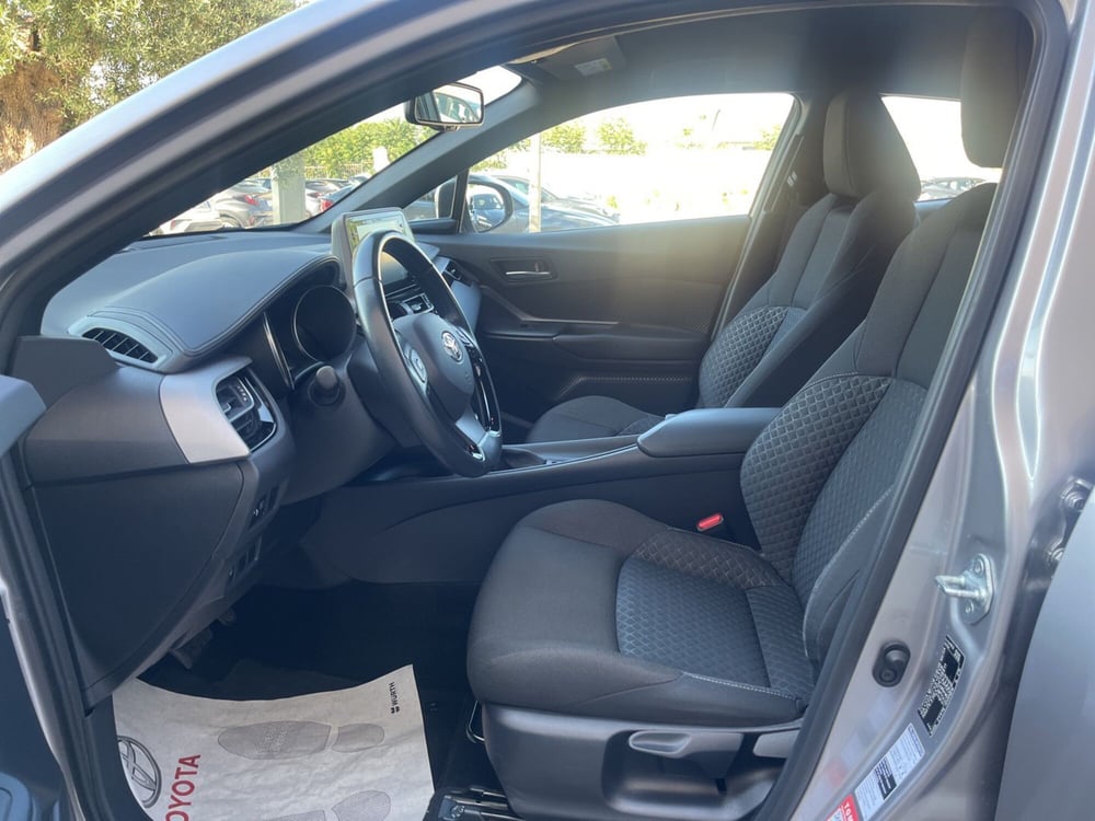 Toyota Toyota C-HR usata a Ragusa (8)