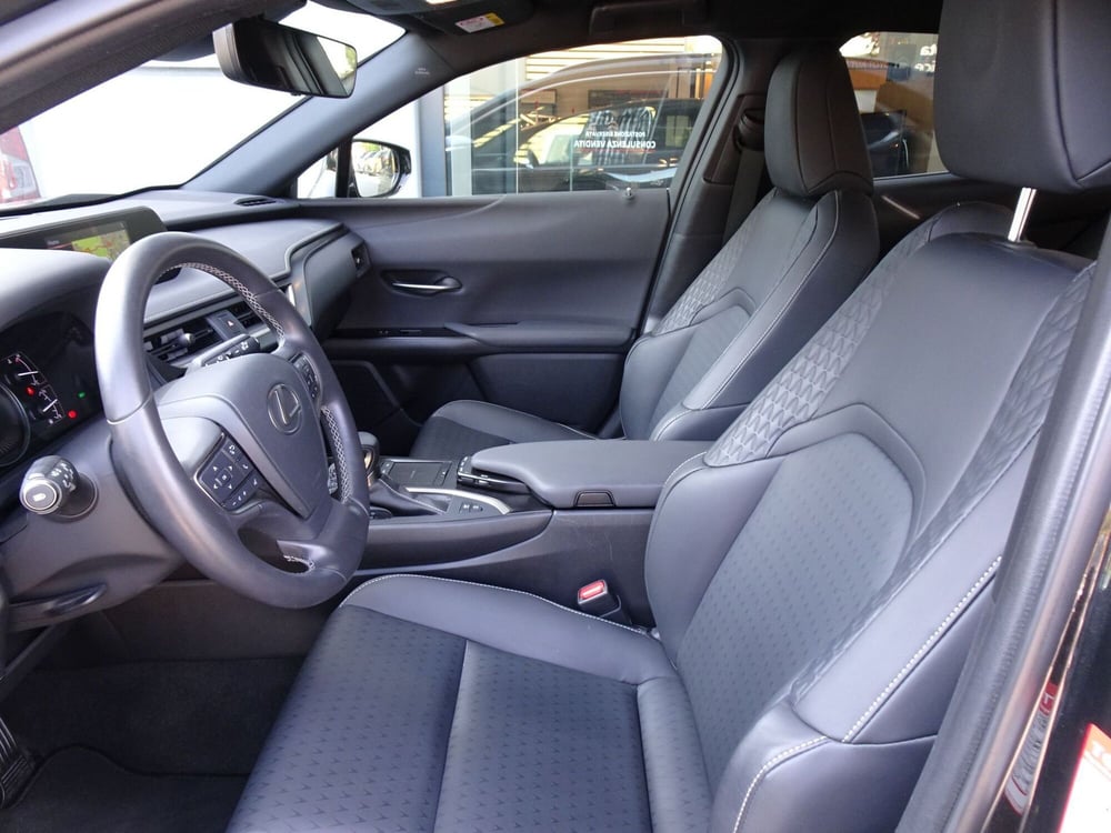 Lexus UX usata a Treviso (10)