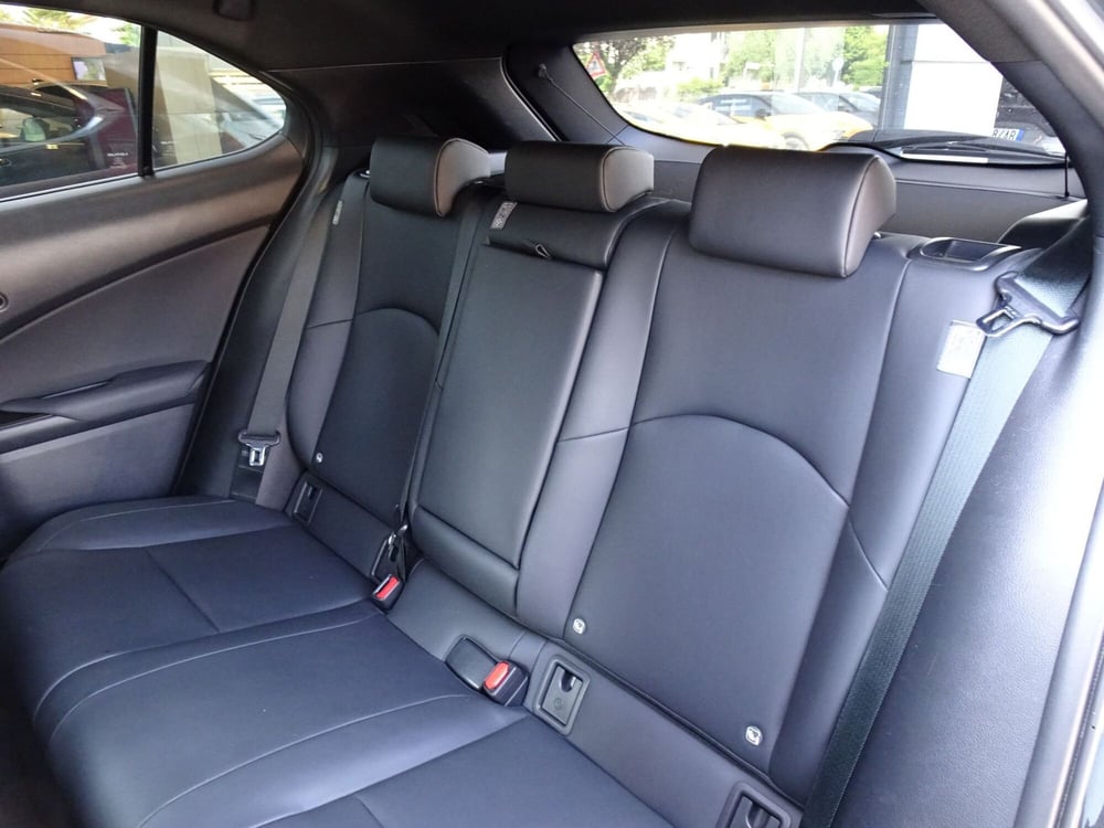 Lexus UX usata a Treviso (12)