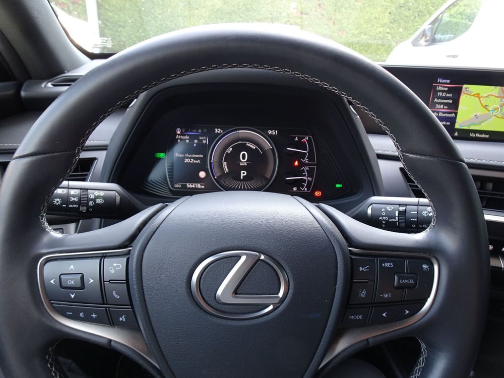 Lexus UX usata a Treviso (14)
