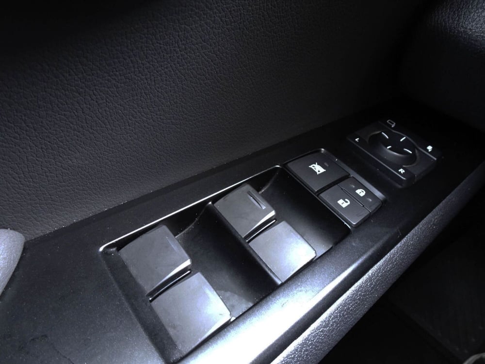 Lexus UX usata a Treviso (16)