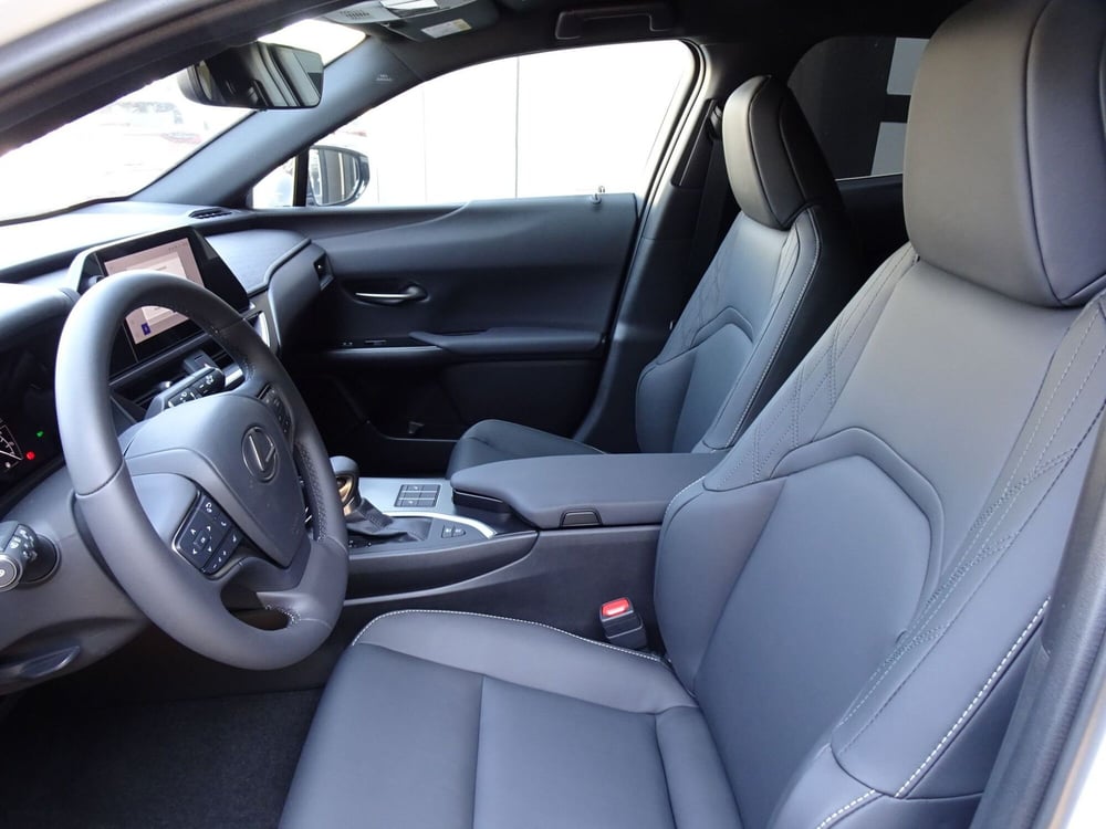 Lexus UX nuova a Treviso (10)