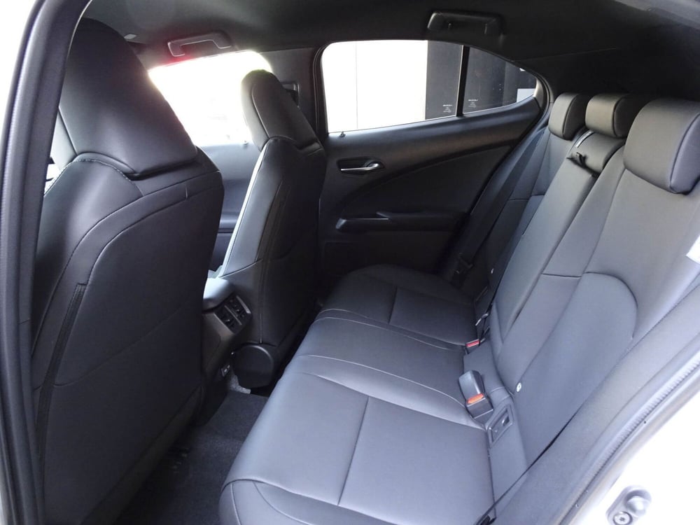 Lexus UX nuova a Treviso (11)