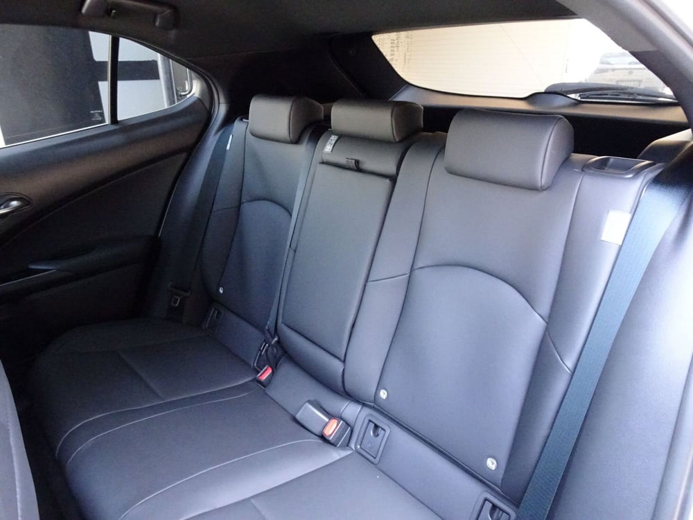 Lexus UX nuova a Treviso (12)
