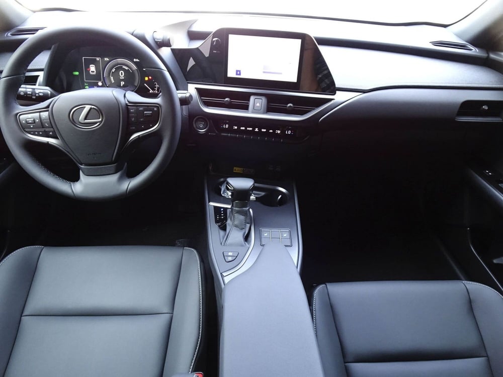 Lexus UX nuova a Treviso (13)