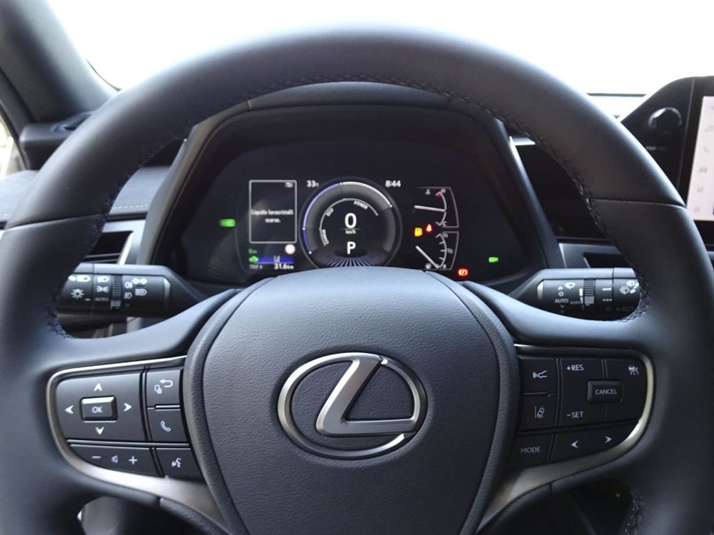 Lexus UX nuova a Treviso (14)