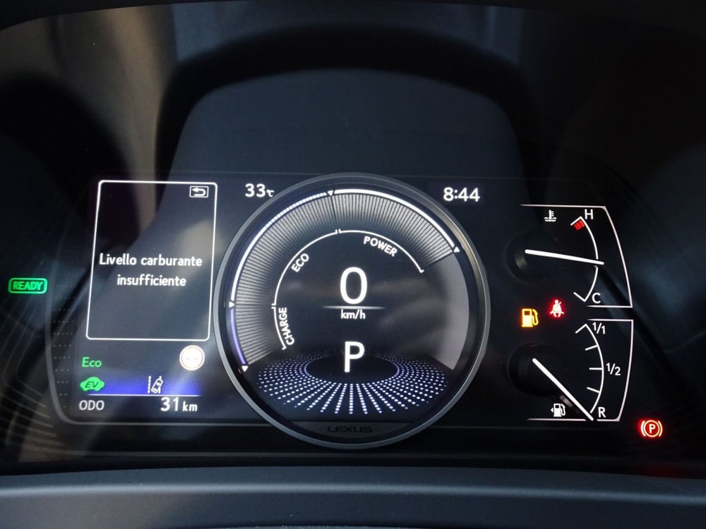 Lexus UX nuova a Treviso (15)