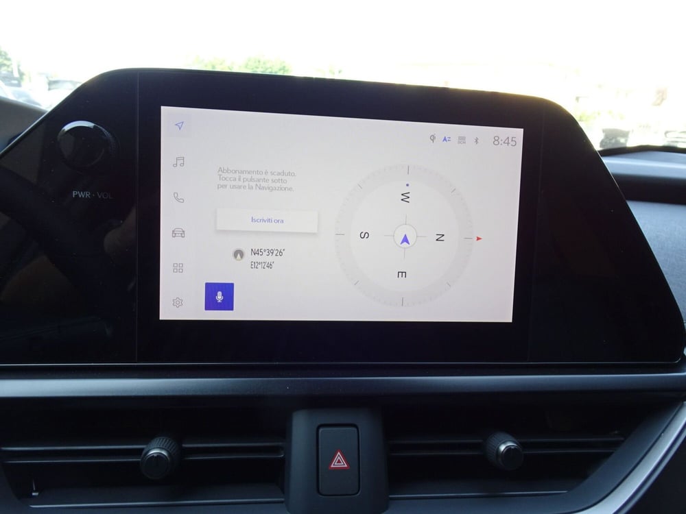 Lexus UX nuova a Treviso (17)
