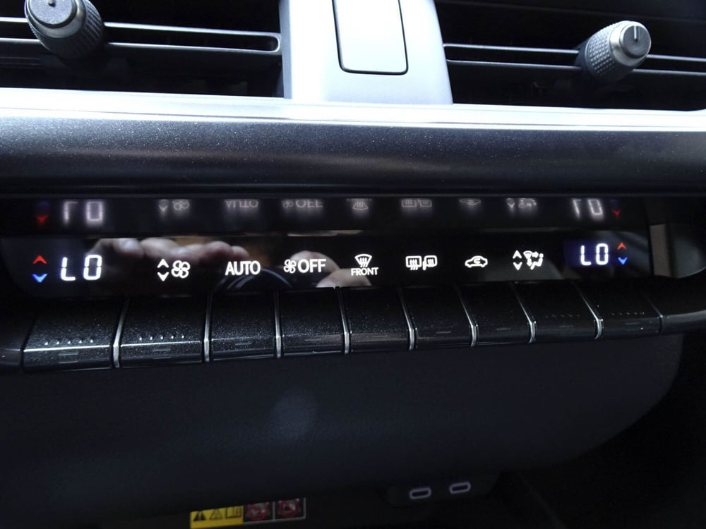 Lexus UX nuova a Treviso (19)