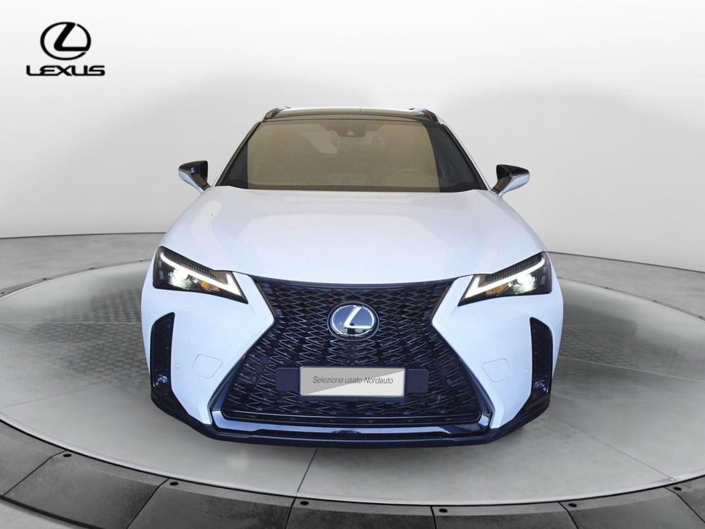 Lexus UX nuova a Treviso (2)