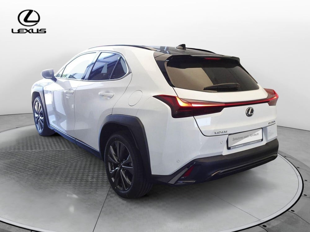 Lexus UX nuova a Treviso (5)