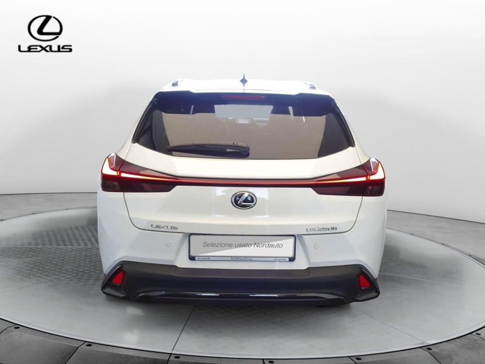 Lexus UX nuova a Treviso (6)