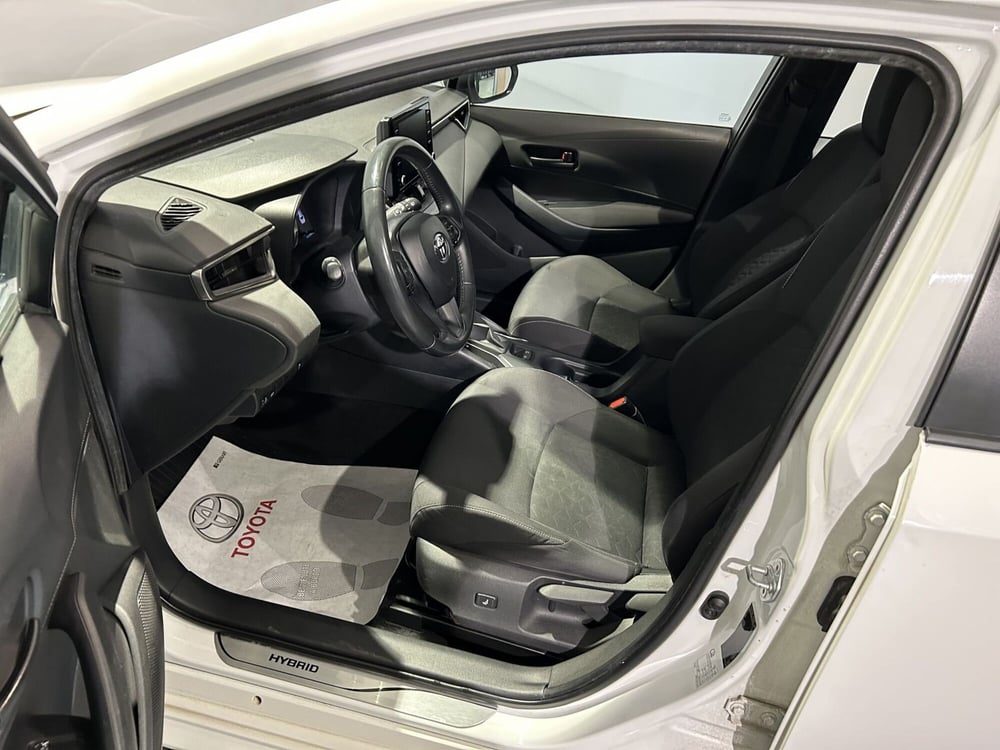 Toyota Corolla Touring Sports usata a Milano (11)