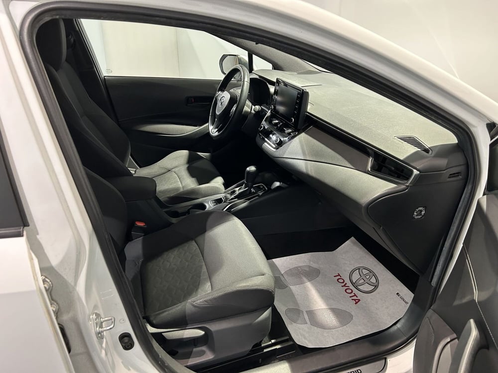 Toyota Corolla Touring Sports usata a Milano (12)