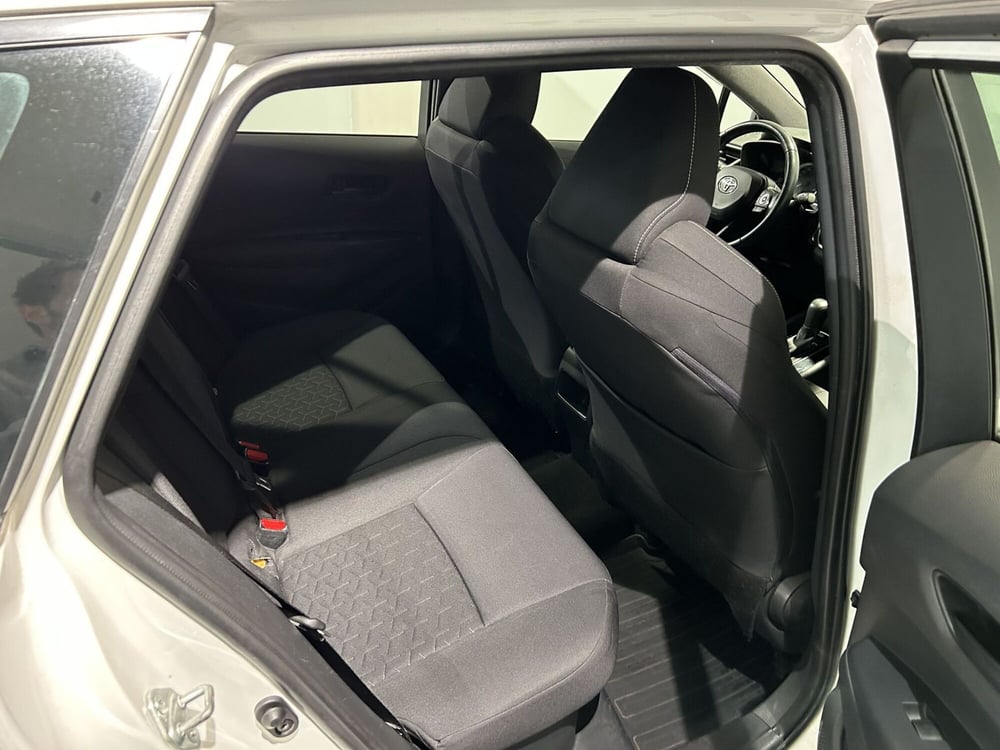 Toyota Corolla Touring Sports usata a Milano (13)