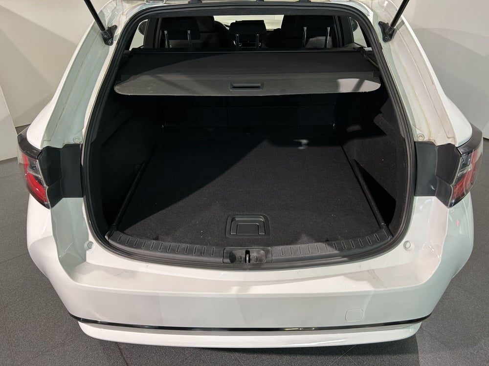 Toyota Corolla Touring Sports usata a Milano (6)