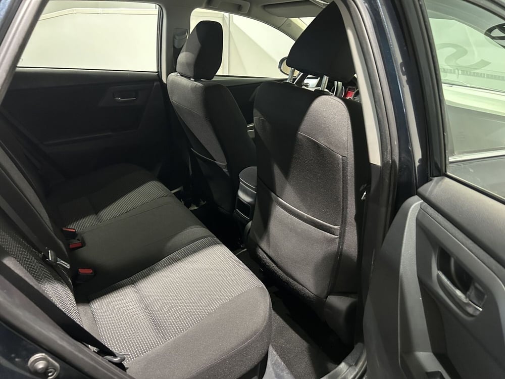 Toyota Auris usata a Milano (14)
