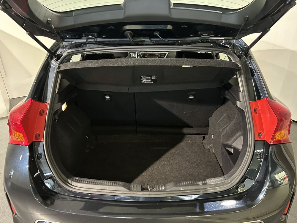 Toyota Auris usata a Milano (6)