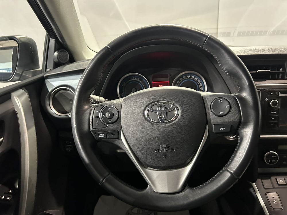 Toyota Auris usata a Milano (8)