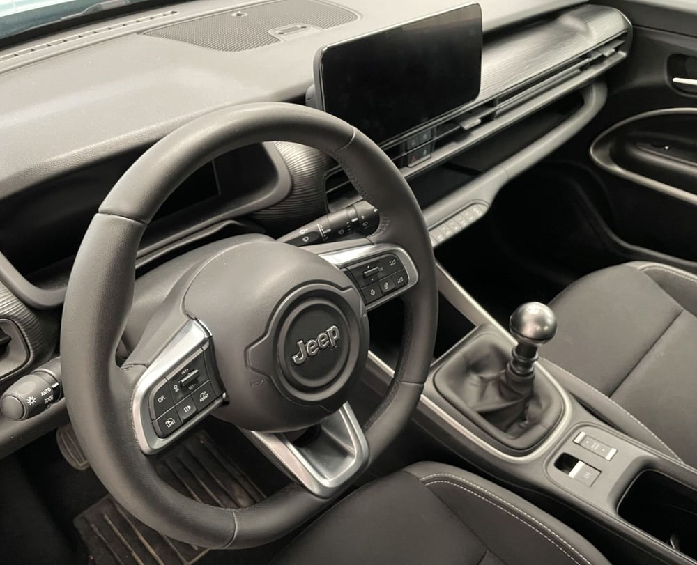 Jeep Avenger nuova a Novara (16)