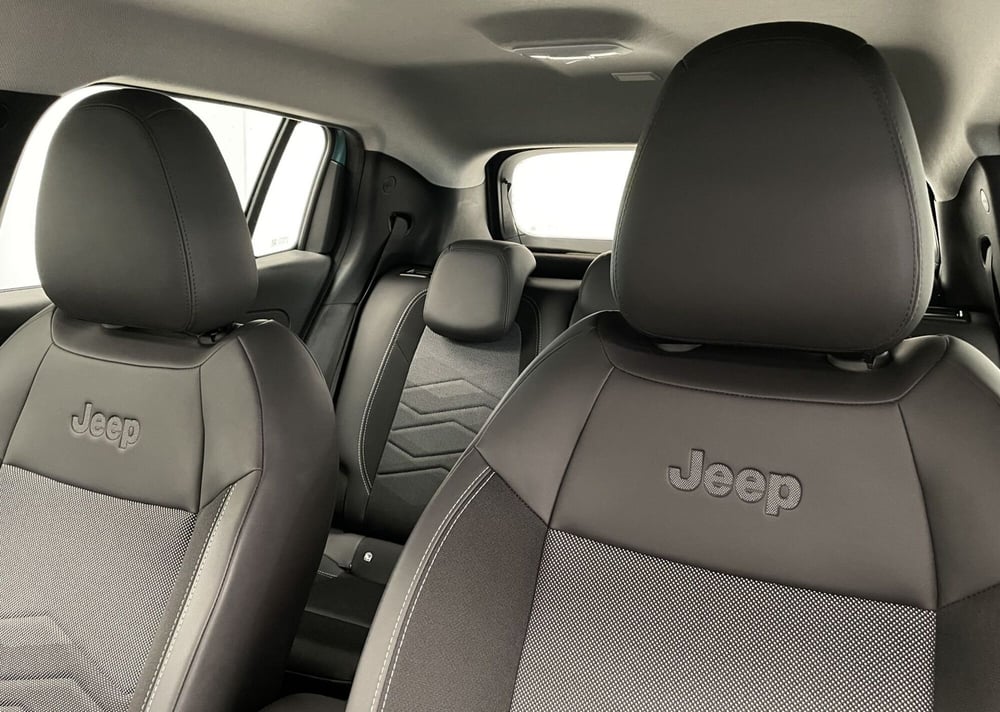 Jeep Avenger nuova a Novara (18)