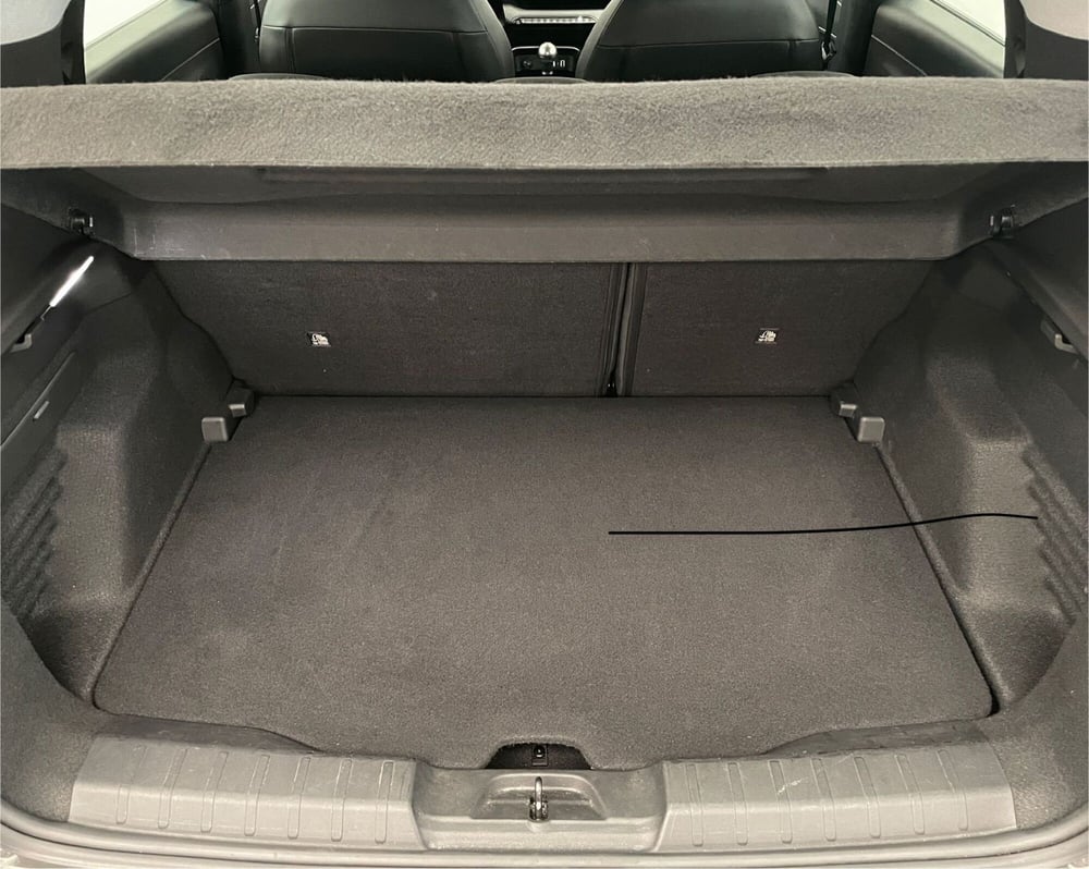 Jeep Avenger nuova a Novara (19)