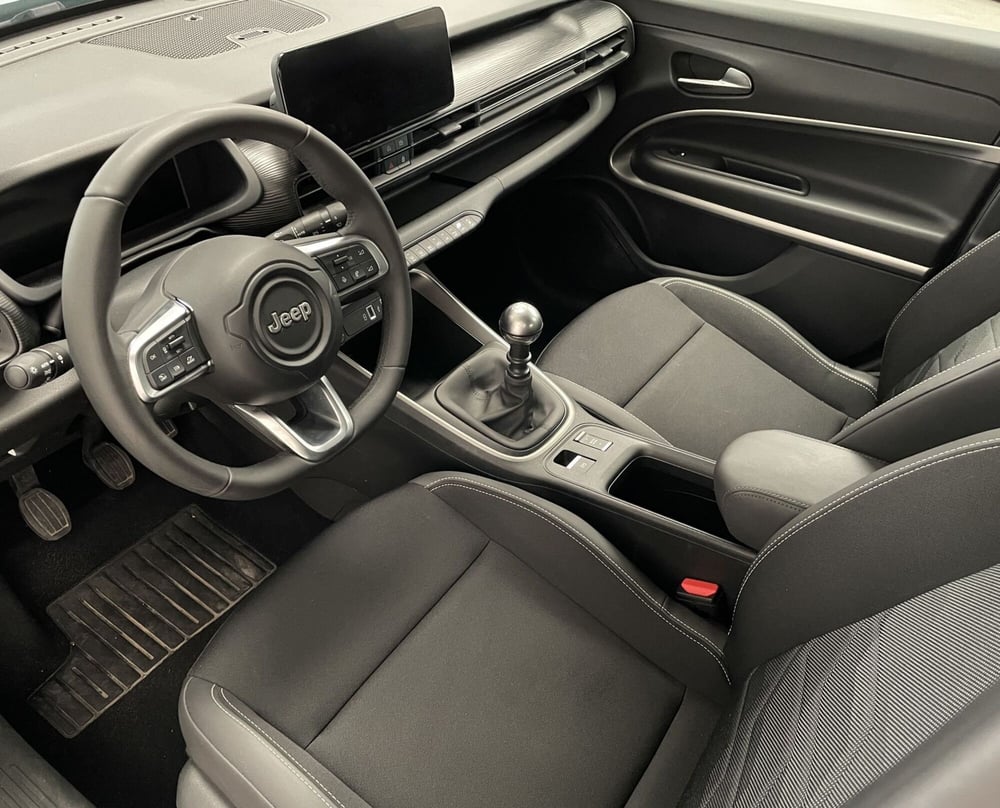 Jeep Avenger nuova a Novara (8)