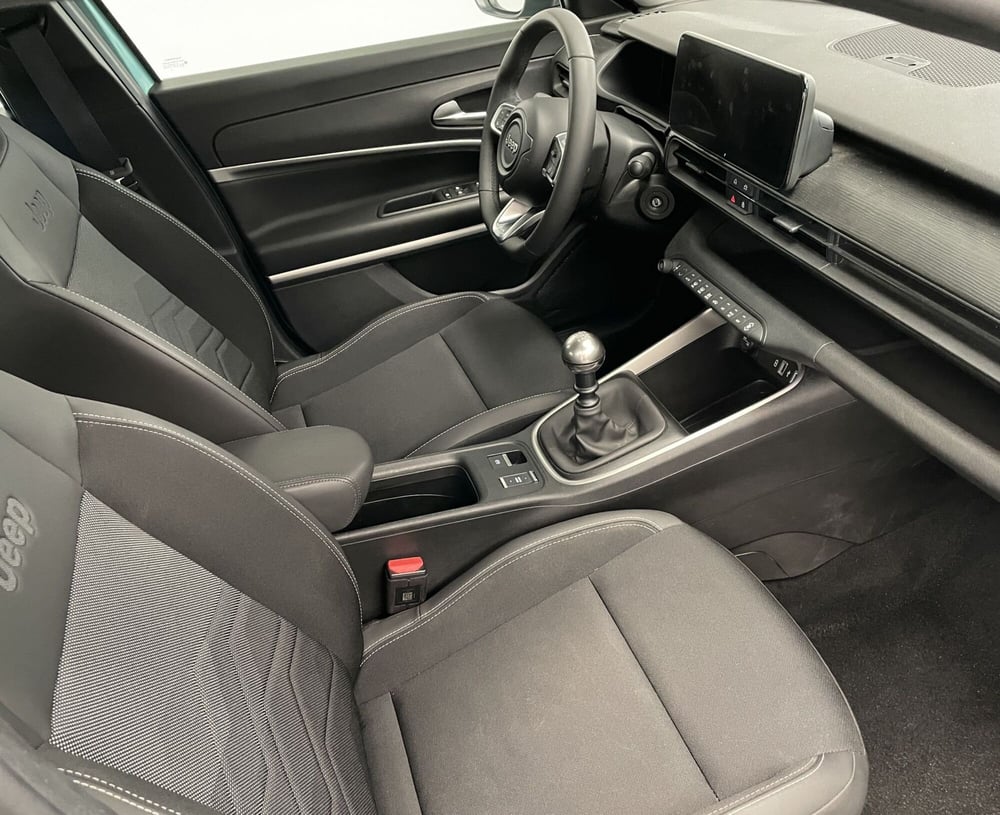Jeep Avenger nuova a Novara (9)