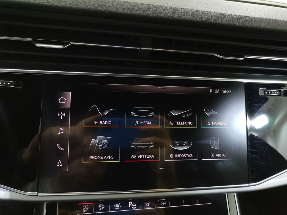 Audi Q8 usata a Salerno (13)