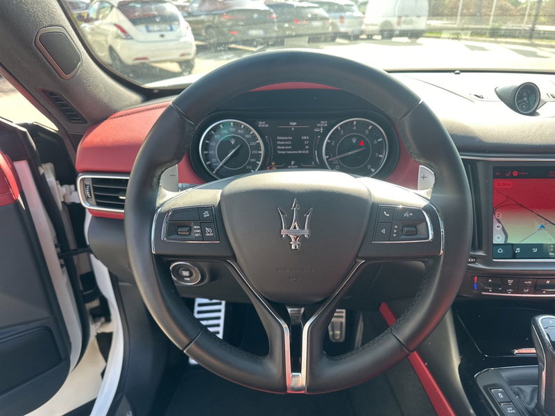 Maserati Levante usata a Caserta (11)