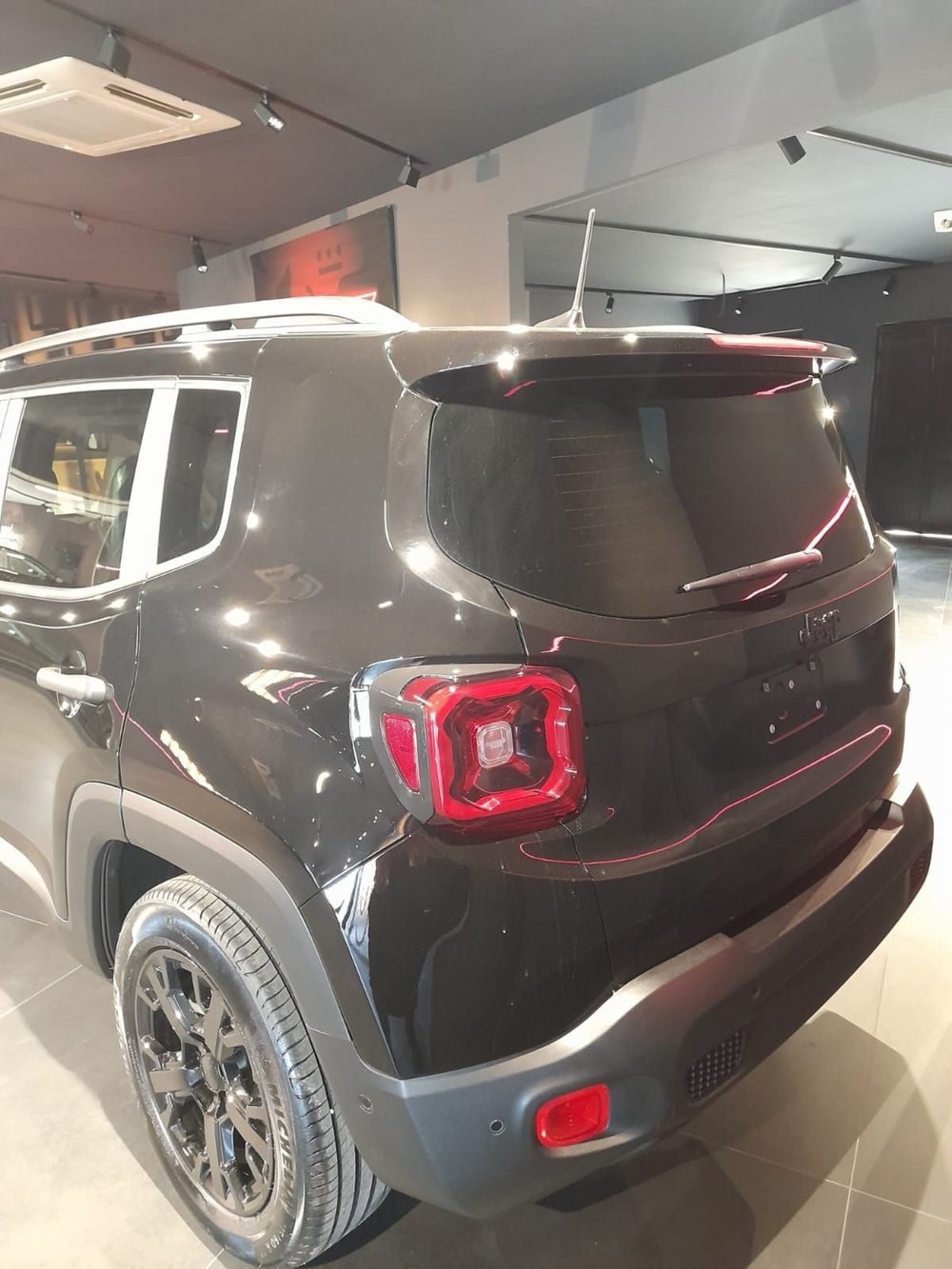 Jeep Renegade nuova a Benevento (7)